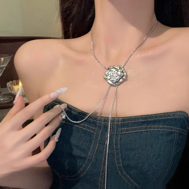 French-Style Light Luxury Rose Pull Necklace with Floral Pleats, Versatile Sweater Chain, High-End and Elegant Accessory for Women