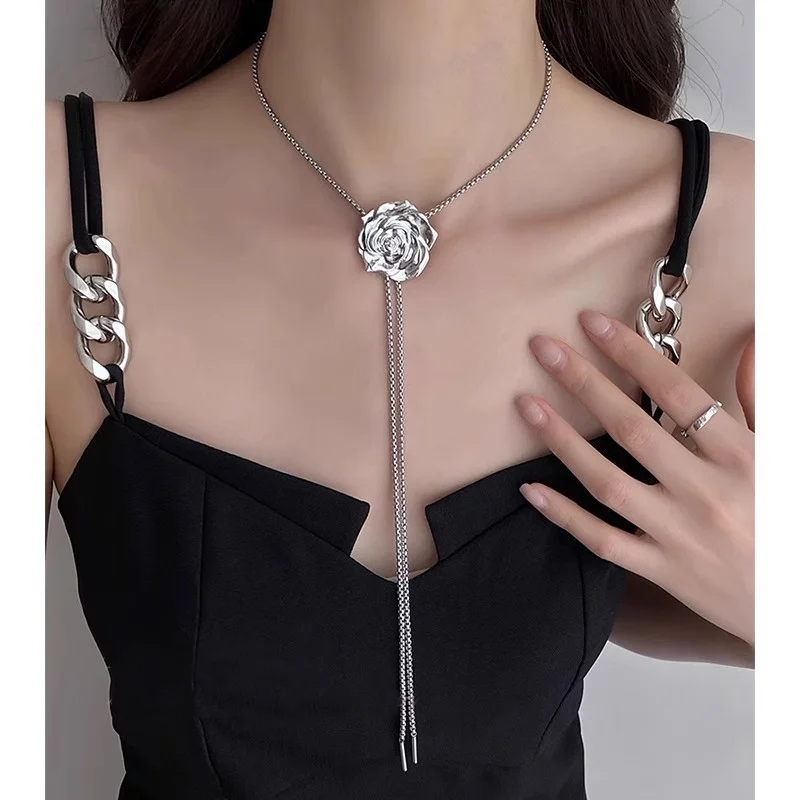 French-Style Light Luxury Rose Pull Necklace with Floral Pleats, Versatile Sweater Chain, High-End and Elegant Accessory for Women - Image 2